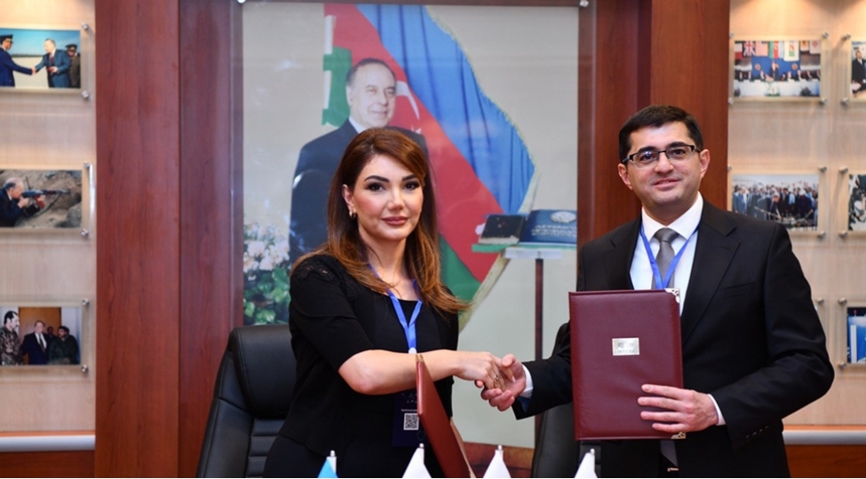 azerbaycan-universiteti-ile-adnsu-arasinda-emekdashliga-dair-anlashma-memorandumu-imzalanib-foto