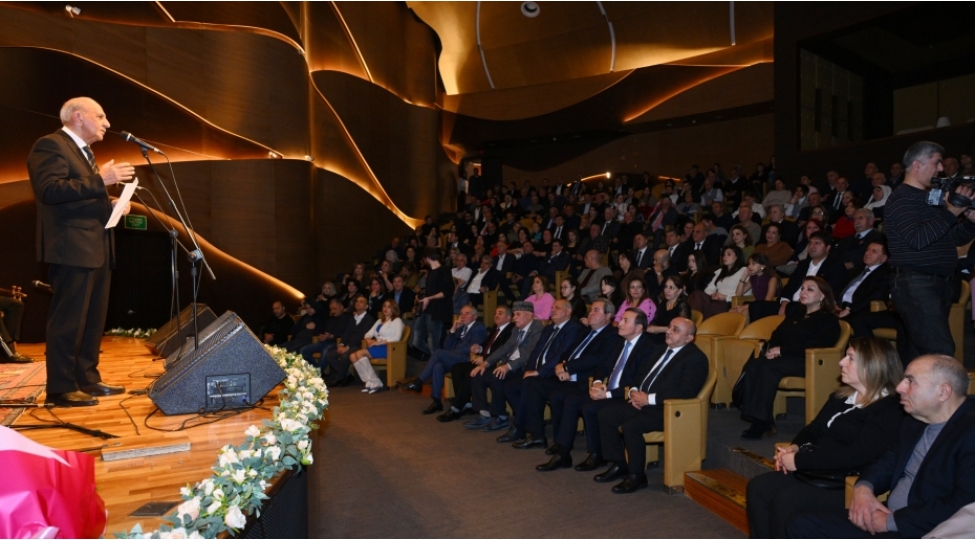 sona-bulbullere-heykel-qoyanin-xatire-gecesi-kechirilib