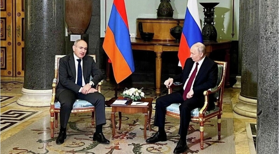 putin-ve-pashinyan-sankt-peterburqda-gorushub