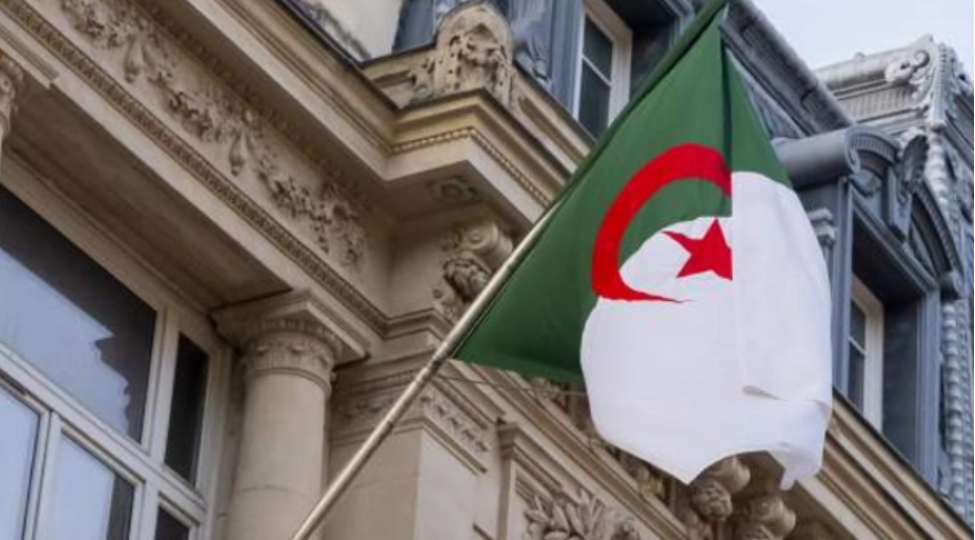 elcezair-fransa-mustemlekechiliyinin-cinayet-kimi-taninmasini-muzakire-edir