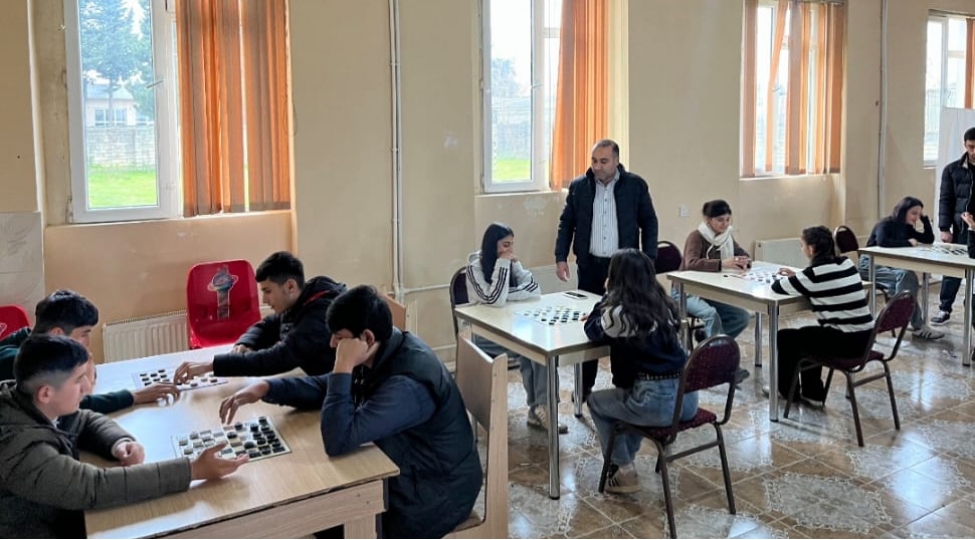 telebelerin-arasinda-dama-yarishi-kechirilib