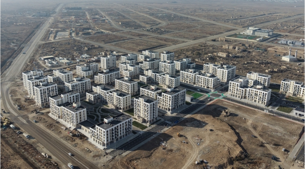 prezident-ilham-eliyev-agdamda-2-ci-yashayish-kompleksinin-achilishinda-ishtirak-edib-ve-buraya-kochen-sakinlerle-gorushub