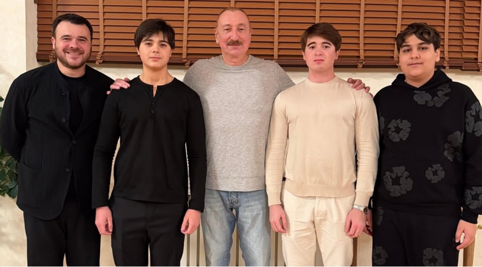 emin-agalarovla-ekizleri-prezidenti-bele-tebrik-etdiler-fotolar