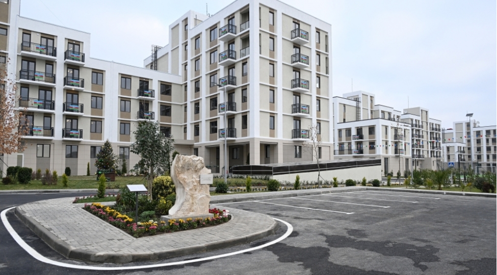 agdam-sheherine-daha-110-aile-kochurulub