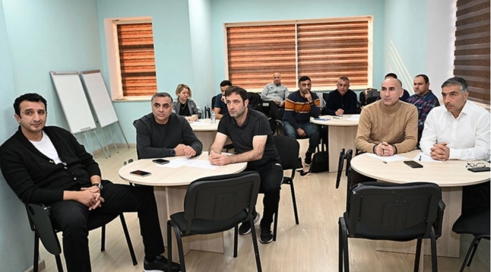 affa-nin-teshkilatchiligi-ile-meshqchi-kurslarinin-telimatchilari-uchun-kurs-kechirilib