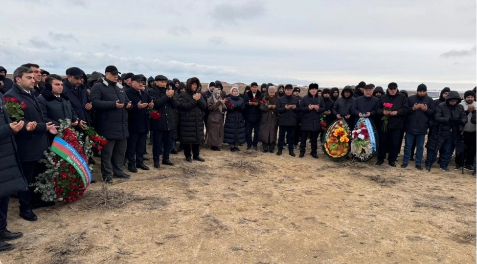 aktauda-azal-teyyaresi-qezasinin-qurbanlarinin-xatiresi-anilib