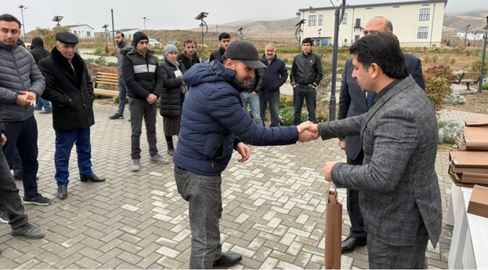 agdamin-xidirli-kendine-novbeti-koch