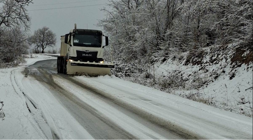 agderede-yollar-xususi-texnikalarla-temizlenir