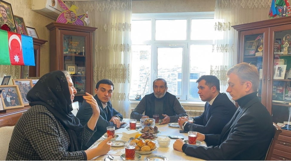 yap-nizami-rayon-teshkilatinin-feallari-ve-konulluleri-shehid-ailelerini-ziyaret-edibler