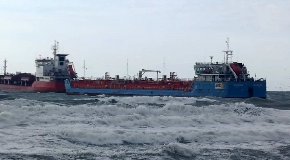 istanbulda-azerbaycan-ve-turkiye-bayraqlari-altinda-uzen-tankerler-toqqushub