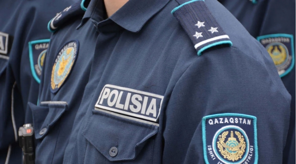 qazaxistanda-minalama-ile-bagli-melumatdan-sonra-ticaret-merkezinden-ziyaretchiler-texliye-edilib