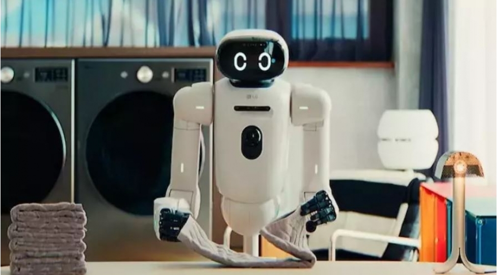 paltar-ve-qab-yuyan-yemek-hazirlayan-ev-robotu-cloid-teqdim-edidli