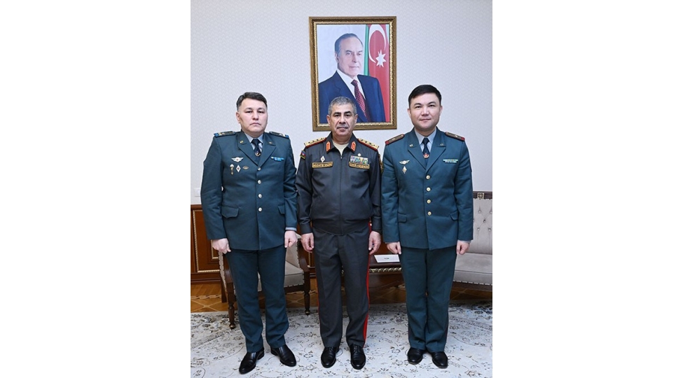 azerbaycan-mudafie-naziri-qazaxistanin-yeni-herbi-attashesini-qebul-edib