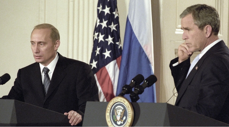 iraqa-herbi-mudaxileden-iki-gun-evvel-putin-ve-bush-arasinda-olan-telefon-danishiginin-detallari-achiqlanib