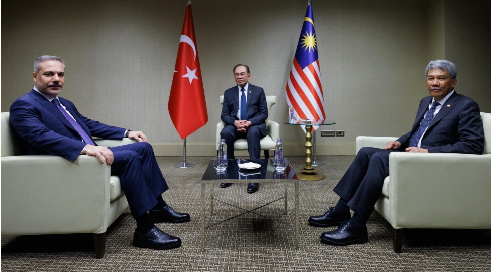 hakan-fidan-malayziyali-resmilerle-gorushub