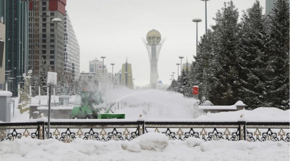 astanaya-guclu-qar-yagib-uchushlar-gecikir-neqliyyat-problemleri-yaranib