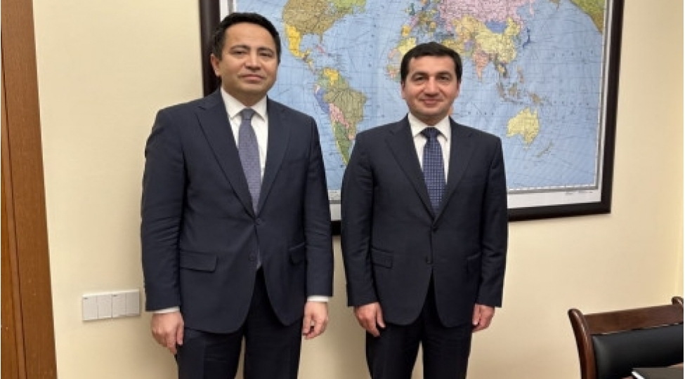 hikmet-haciyev-qazaxistan-sefiri-ile-emekdashligi-muzakire-edib