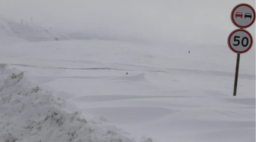 bu-olkede-guclu-qar-neticesinde-olenlerin-sayi-artib