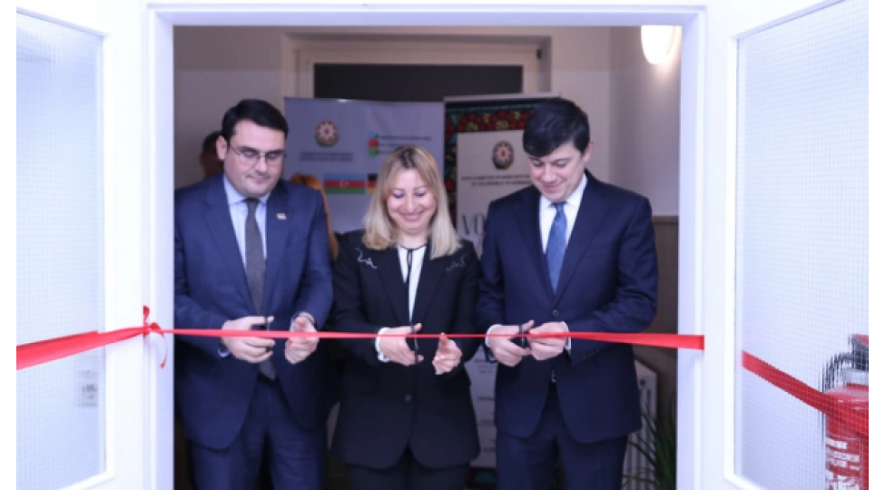 avropanin-daha-bir-olkesinde-azerbaycan-evi-mektebi-achilib