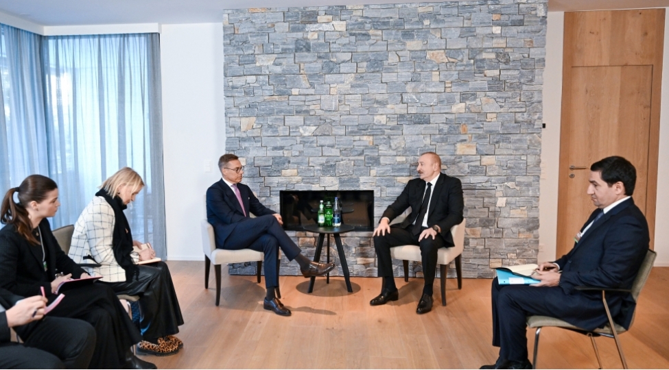 azerbaycan-prezidenti-ilham-eliyev-davosda-finlandiya-prezidenti-ile-gorushub