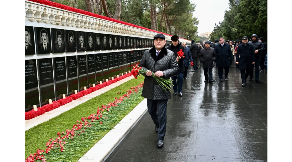 yeni-azerbaycan-partiyasinin-numayendeleri-shehidler-xiyabanini-ziyaret-edibler-2