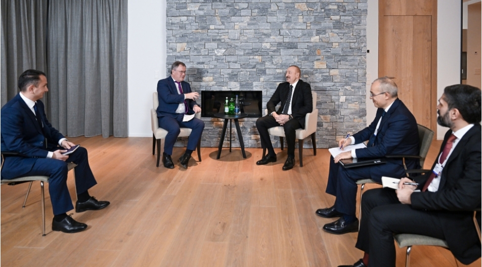 prezident-ilham-eliyev-davosda-vitol-shirketinin-bash-icrachi-direktoru-ile-gorushub