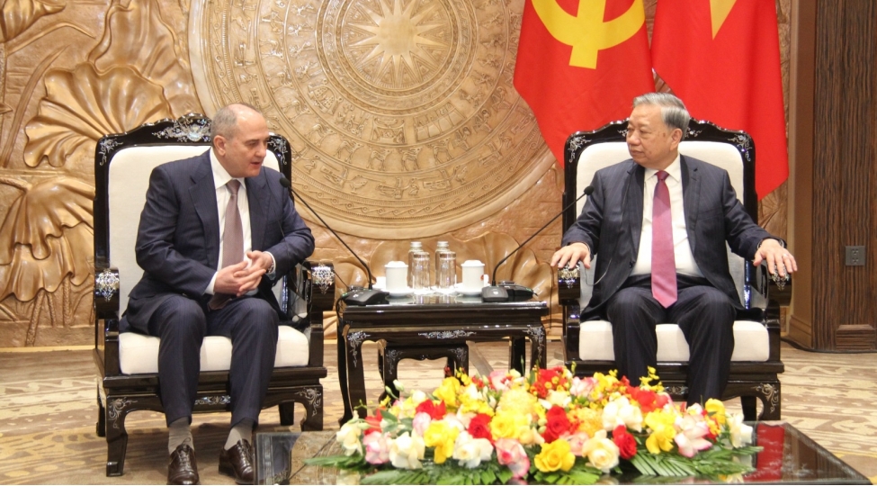 yap-sedrinin-muavini-tahir-budaqov-vyetnam-kommunist-partiyasinin-bash-katibi-ile-gorushub-foto