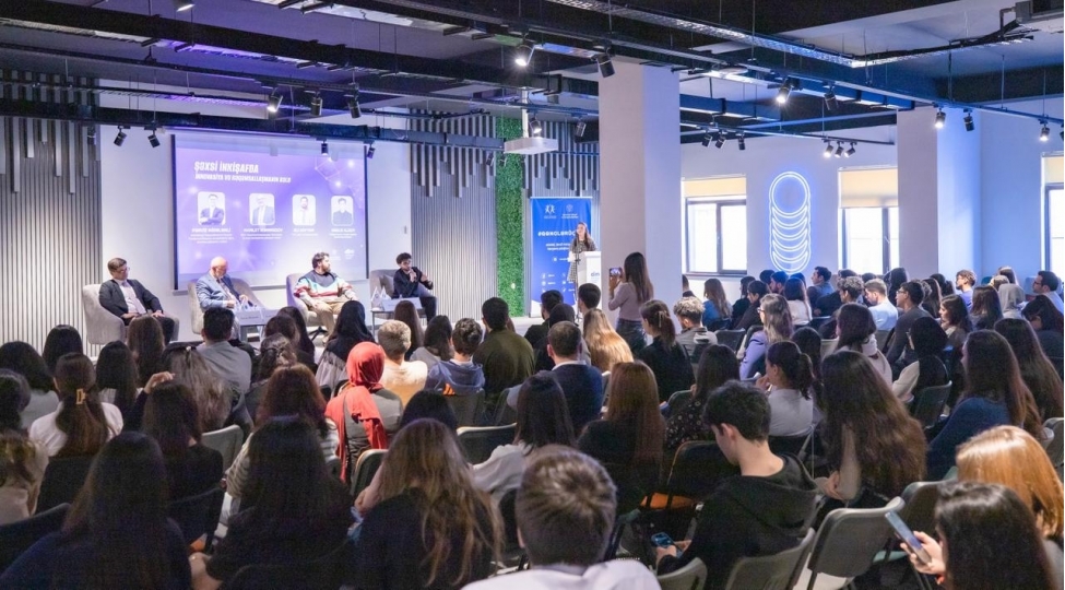 shexsi-inkishafda-innovasiya-ve-reqemsallashmanin-rolu-muzakire-edilib