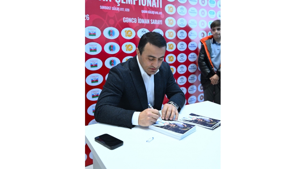 gencede-taninmish-guleshchilerin-imza-gunleri-kechirilir