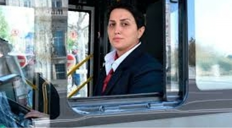 ayna-avtobus-idare-edecek-qadin-suruculerin-sayi-artirilir