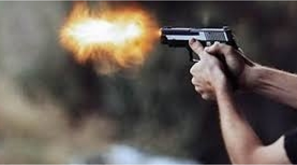 bakida-liseyde-shagird-muellimini-gulleleyib