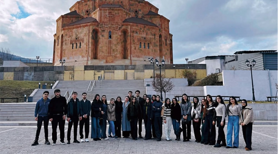 azerbaycan-universiteti-xankendide-qish-mektebi-teshkil-edib