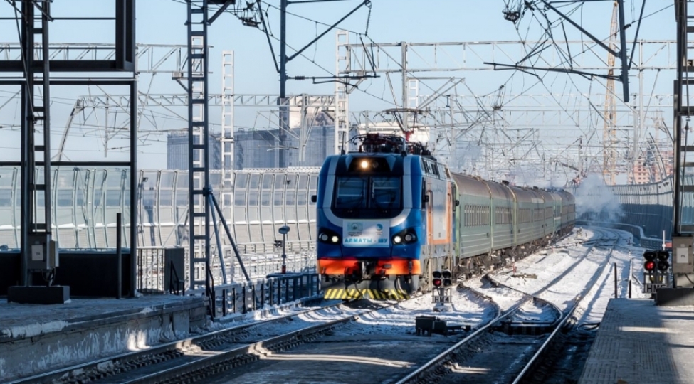 qazaxistan-uzerinden-yuklerin-chinden-xezer-denizine-chatdirilmasi-55-saata-qeder-suretlene-biler