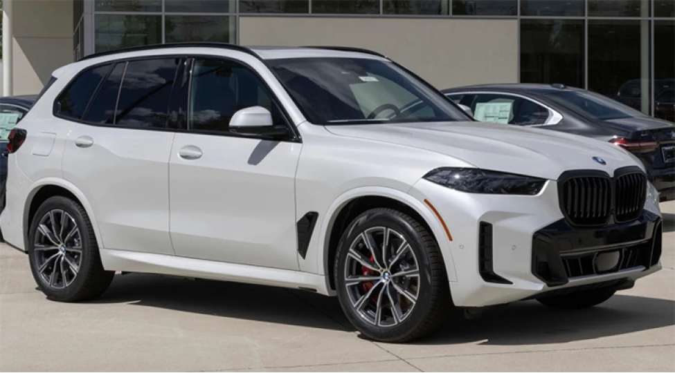 bmw-yangin-tehlukesine-gore-yuz-minlerle-avtomobili-geri-chagirir