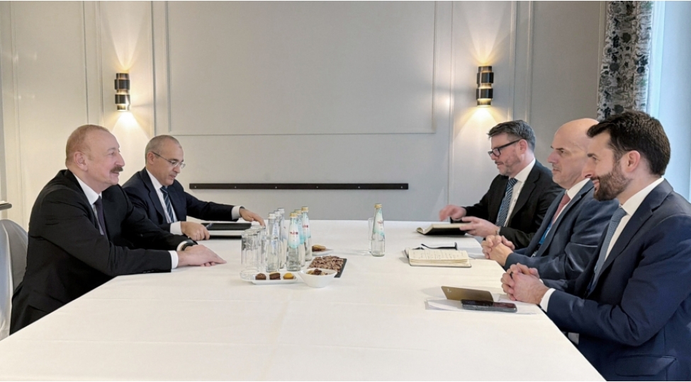 prezident-ilham-eliyev-munxende-oracle-korporasiyasinin-bash-icrachi-direktoru-ile-gorushub