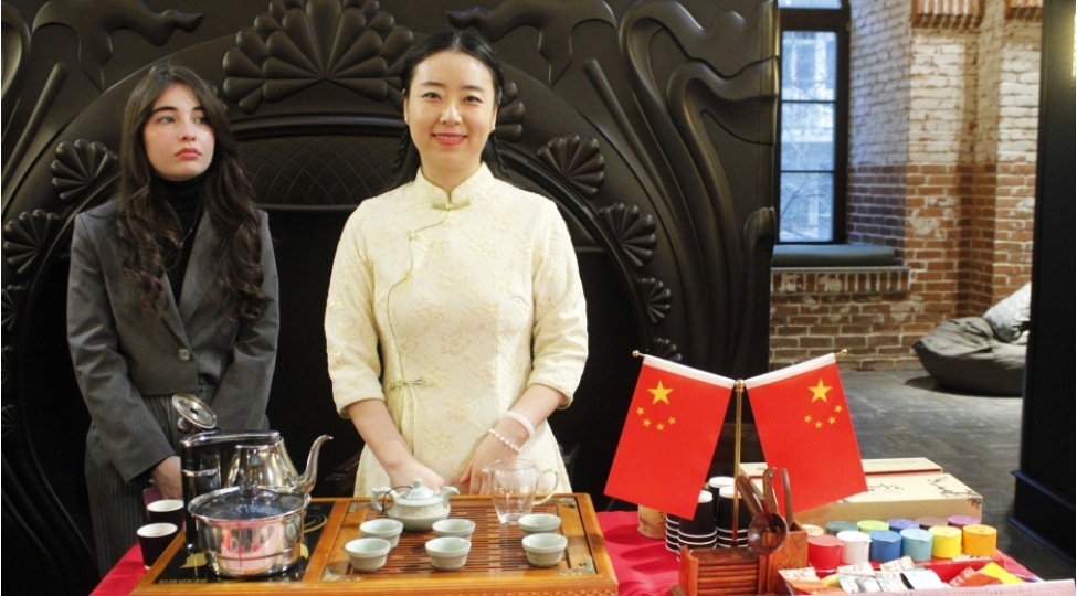 baki-kitab-merkezinde-chin-poeziya-axshami-kechirilib