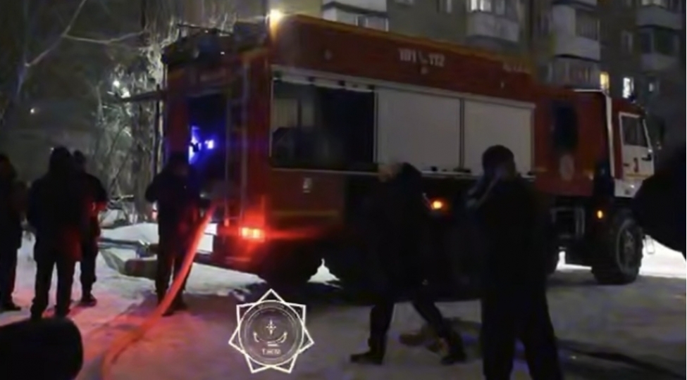 qazaxistanda-yashayish-binasinda-bash-veren-yangin-zamani-35-nefer-texliye-edilib