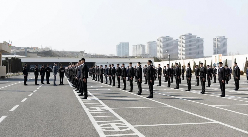 daxili-ishler-naziri-din-in-strukturlarinda-ishlemek-isteyenlerin-sira-baxishini-kechirib