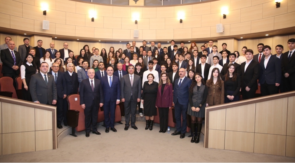 azerbaycan-neft-qaz-senayesi-ishchileri-hemkarlar-ittifaqi-respublika-komitesi-banm-in-40-telebesine-teqaud-teqdim-edib