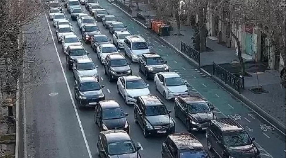 bakida-15-istiqametde-tixac-mushahide-olunur