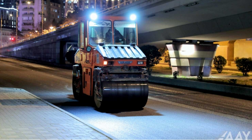 fezail-bayramov-kuchesinin-bir-hissesi-gece-saatlarinda-temir-olunub