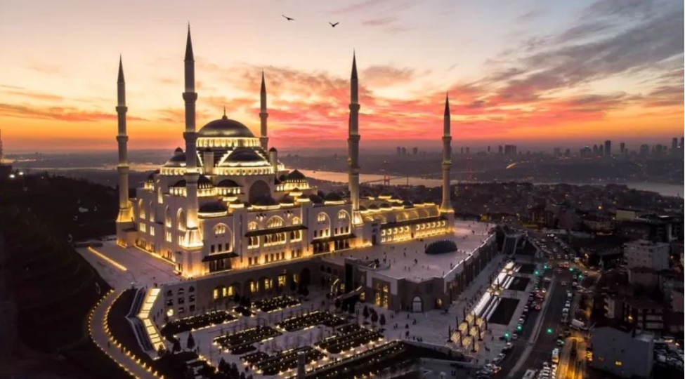 istanbulda-gun-minarelerden-ucalan-azan-sesi-ile-bashlayir