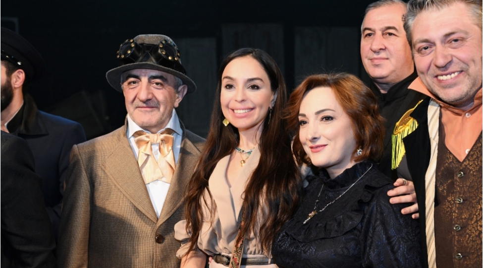 leyla-eliyeva-neft-bumu-hamiya-gulumseyir-tamashasinin-numayishinde-ishtirak-edib