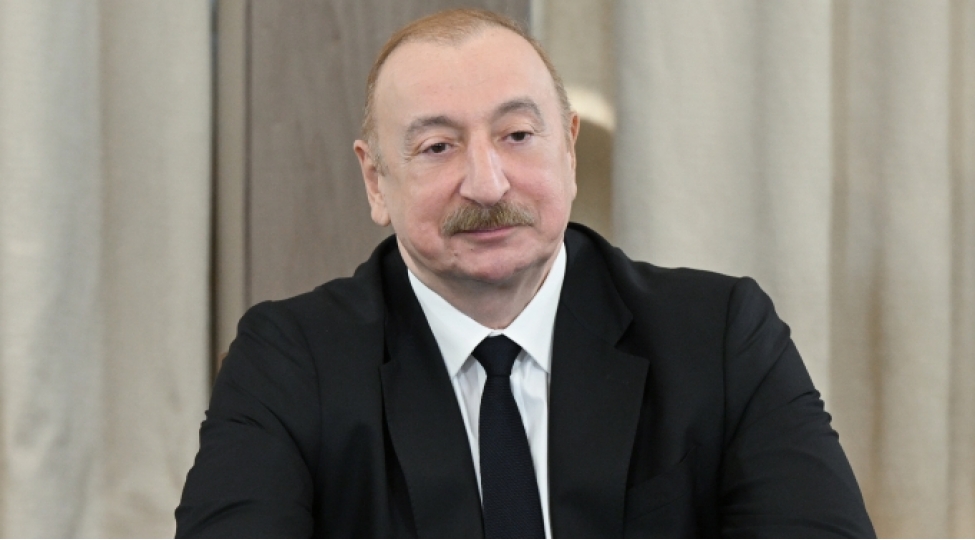 ilham-eliyev-yunanistanli-hemkarini-milli-bayram-munasibetile-tebrik-edib