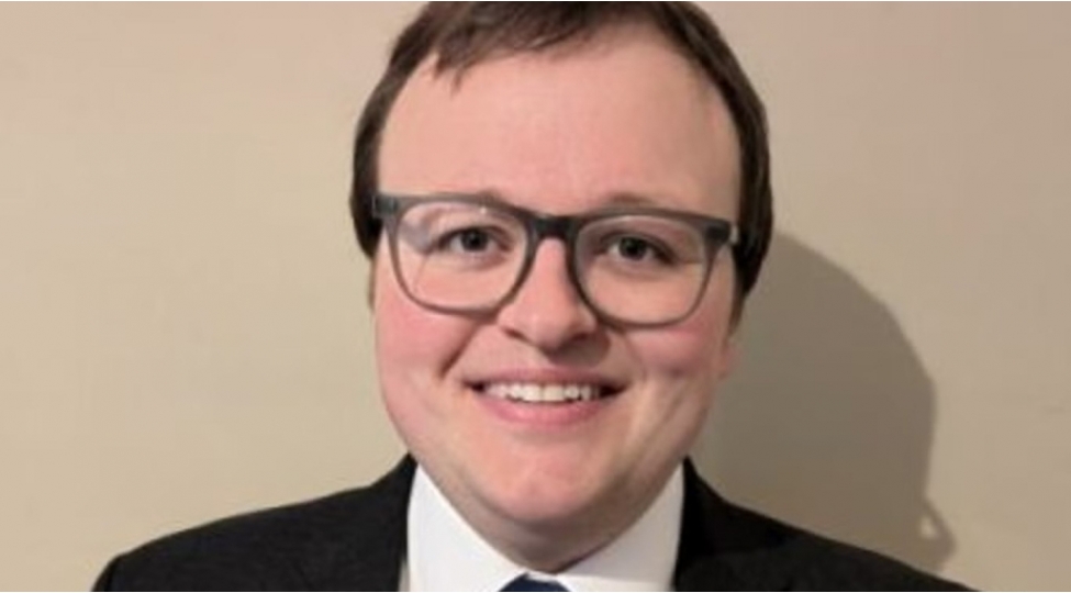 britaniyada-deputatin-heyat-yoldashi-chine-casusluq-shubhesi-ile-saxlanilib