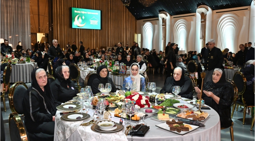 shehid-analarinin-ishtiraki-ile-iftar-sufresi-teshkil-olunub