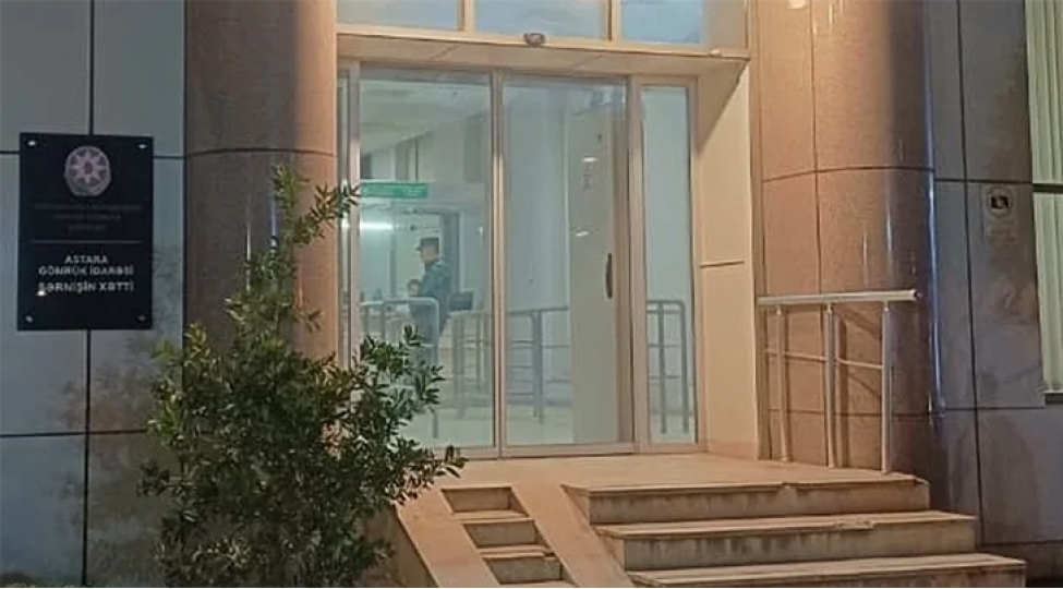 azerbaycanin-iki-diplomati-irandan-texliye-edilib