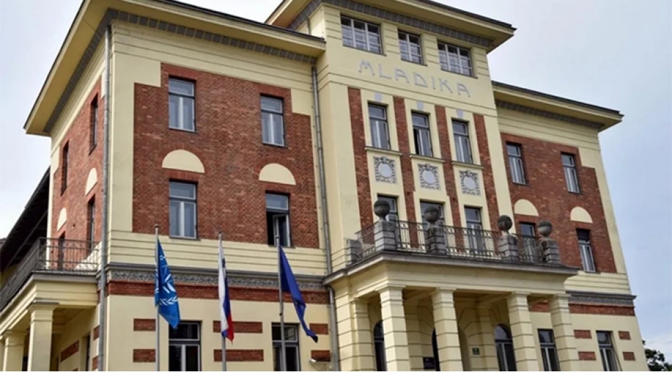 sloveniya-xin-iranin-naxchivan-hava-limanina-hucumunu-pisleyib