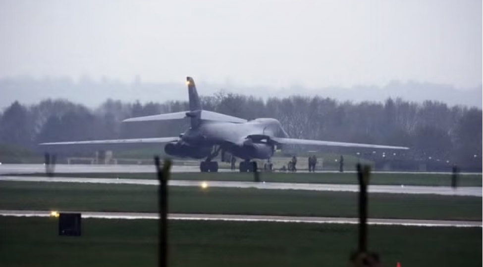 absh-in-bone-leqebli-bombardmanchi-teyyaresi-boyuk-britaniyaya-enib