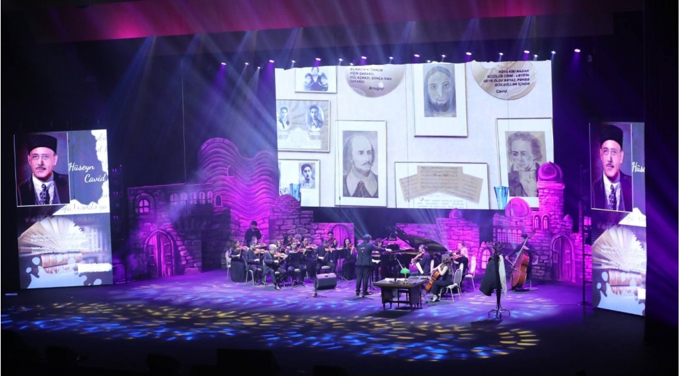 socar-in-xanim-emekdashlari-yalniz-medeniyyet-adli-musiqili-tamashani-izleyibler